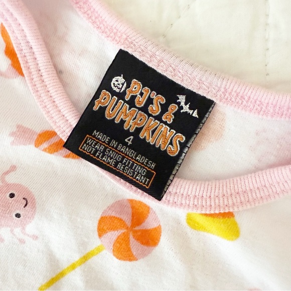PJ's & Pumpkins Kids Pajama Set Pumpkins and Candy 4 *Runs Small - Picture 2 of 5